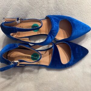 Yoki Women's Royal Blue Velvet Flats